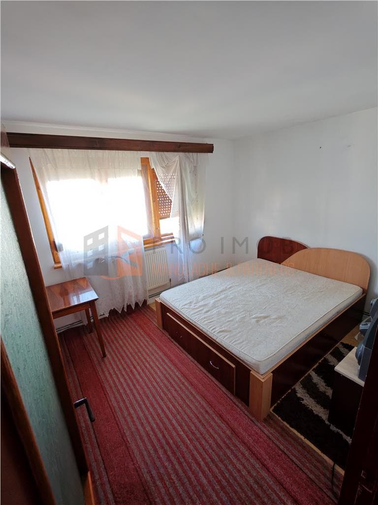 EXCLUSIVITATE! Apartament 3 camere cf 1 semidecomandat zona Micro 5
