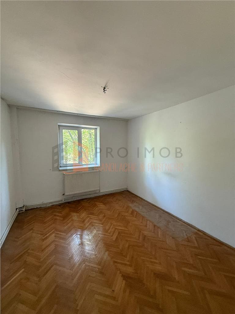 Apartament 3 camere cf 2  semidecomandat zona Micro 14