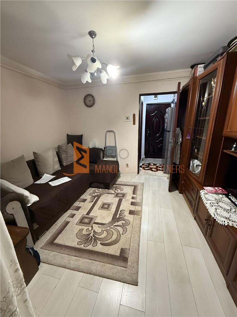 Garsoniera cf 1 semidecomandata zona Unirii Sud