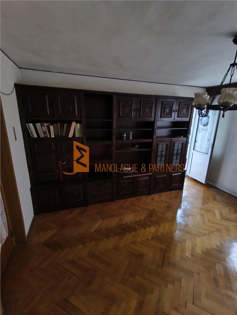 Apartament 3 camere cf 1 decomandat zona 23 August