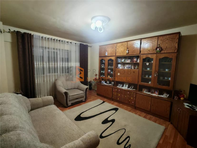 Apartament 3 camere cf 1 decomandat zona Centru