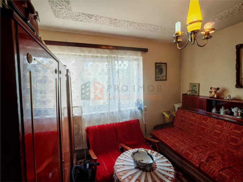 Apartament 2 camere semidecomandat zona Centru