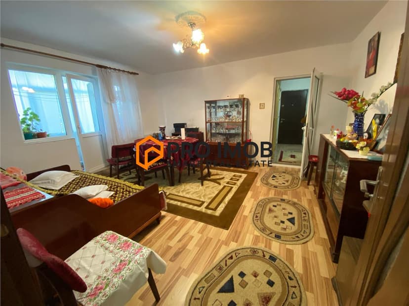 Apartament 2 camere cf 1 semidecomandat zona Berca