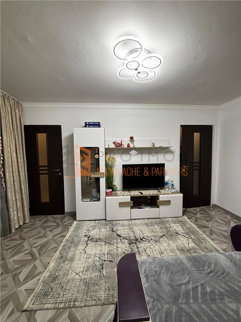 Apartament 2 camere cf 2 semidecomandat zona Micro 14
