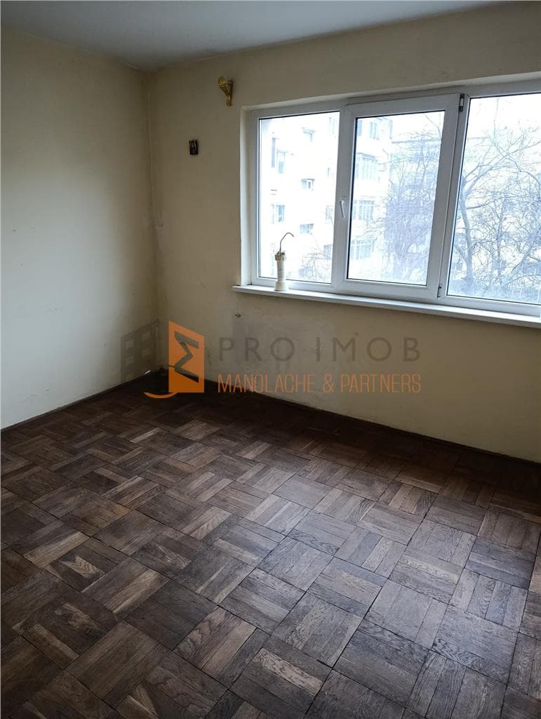 Apartament 3 camere cf semidecomandat zona Micro 3