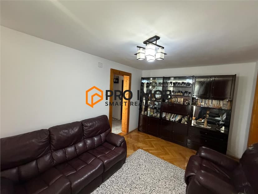 Apartament 4 camere cf 3 semidecomandat zona Micro 5