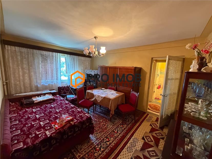 Apartament 3 camere cf 3 decomandat zona Crang