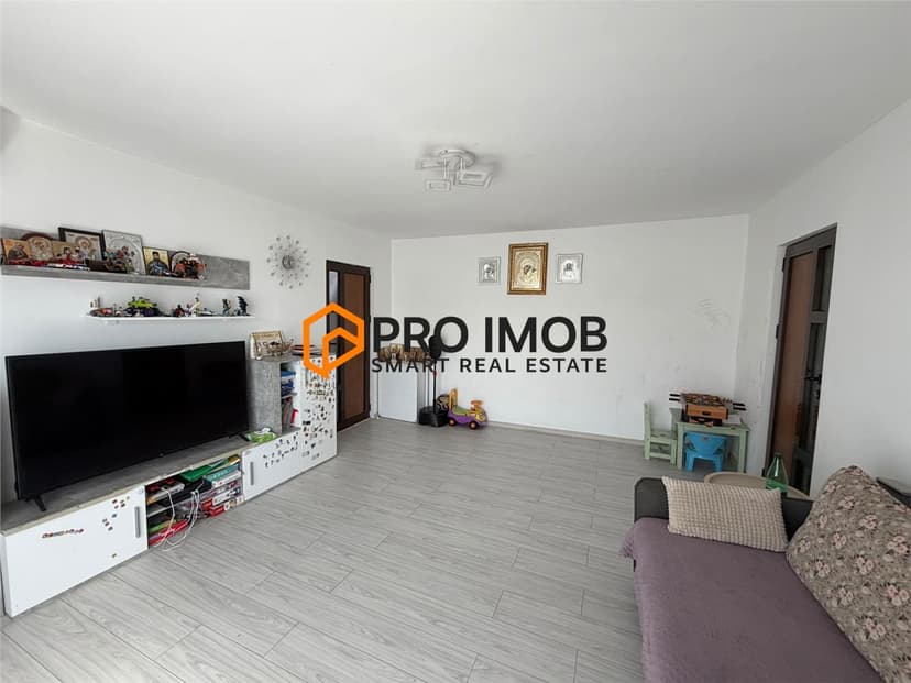 Apartament 3 camere cf 1 semidecomandat zona Micro 3