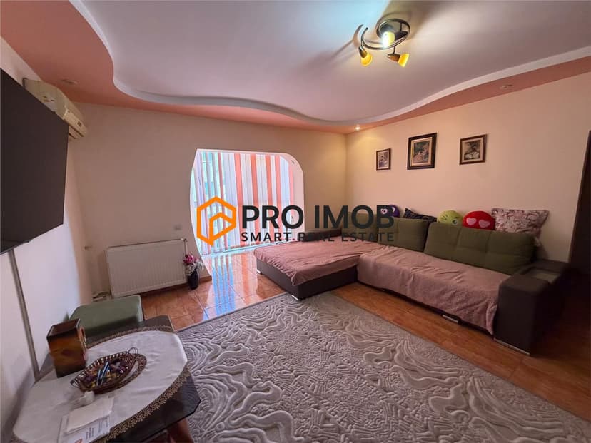 Apartament 3 camere cf 1 semidecoamndat zona Crang 2